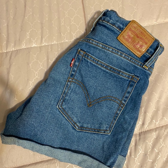 Levi’s shorts - Picture 4 of 8